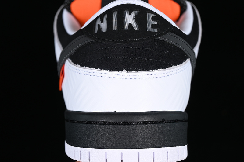 TIGHTBOOTH x Nike SB Dunk Low FD2629-100