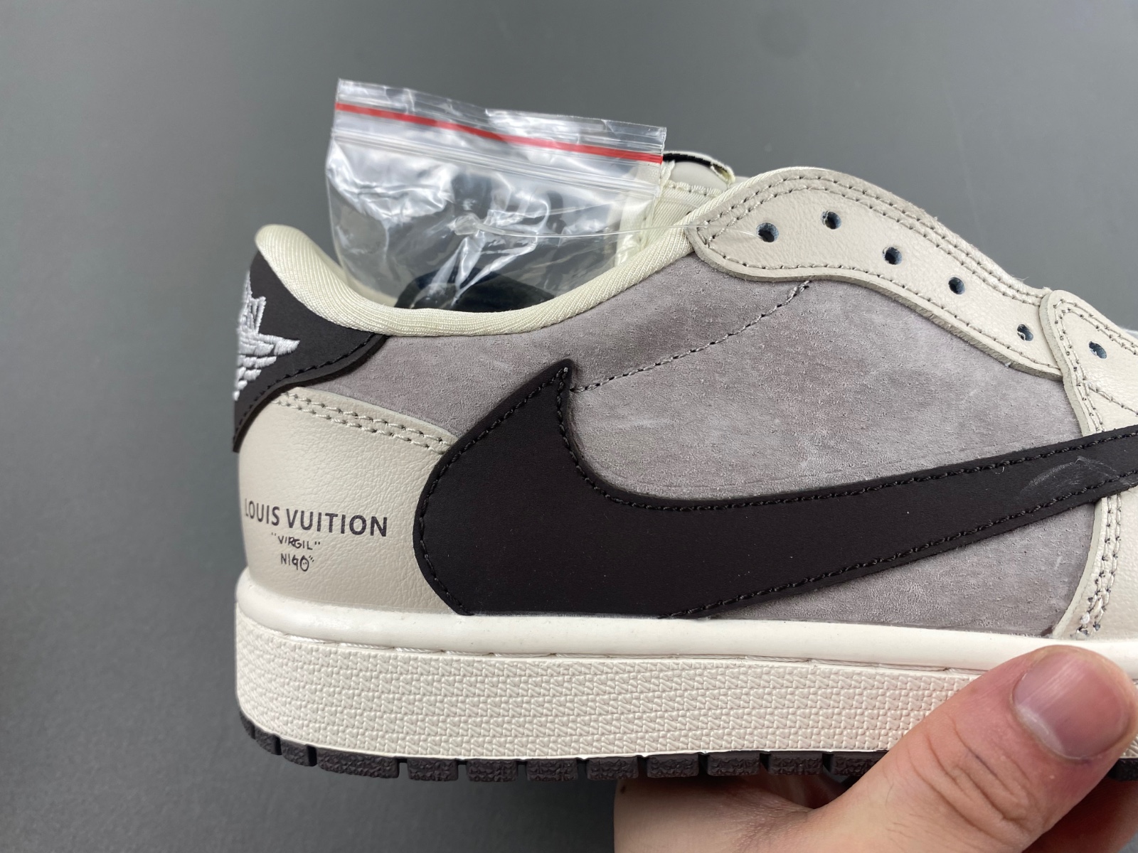 Travis Scott x Air Jordan 1 Low OG   LX1988-100