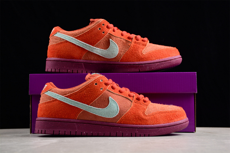 Nike SB Dunk Low