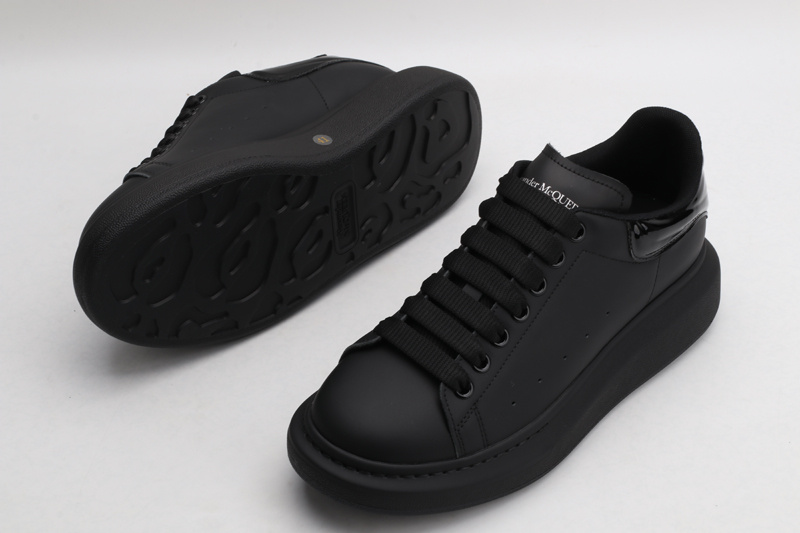 MCQUEEN OVERSIZED SNEAKER