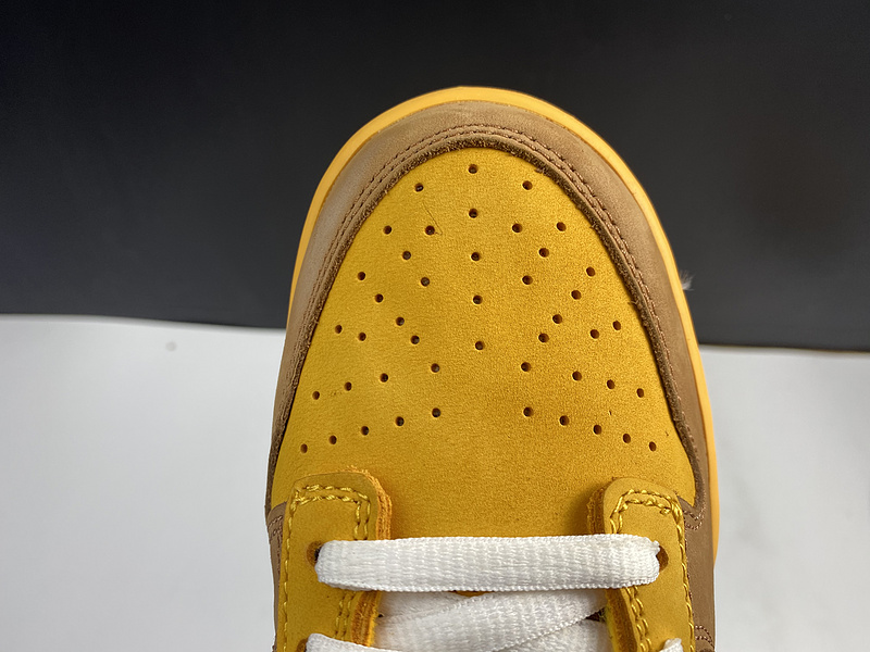 Nike SB Dunk Low Newcastle Brown Ale 313170-741
