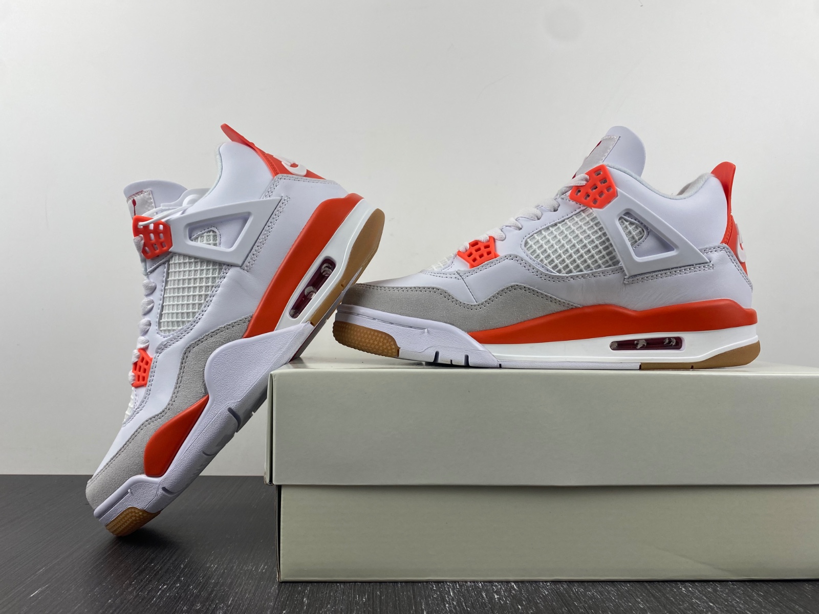 Air Jordan 4 “Orange Oreo” unreleased