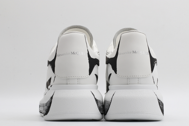 MCQUEEN OVERSIZED SNEAKER