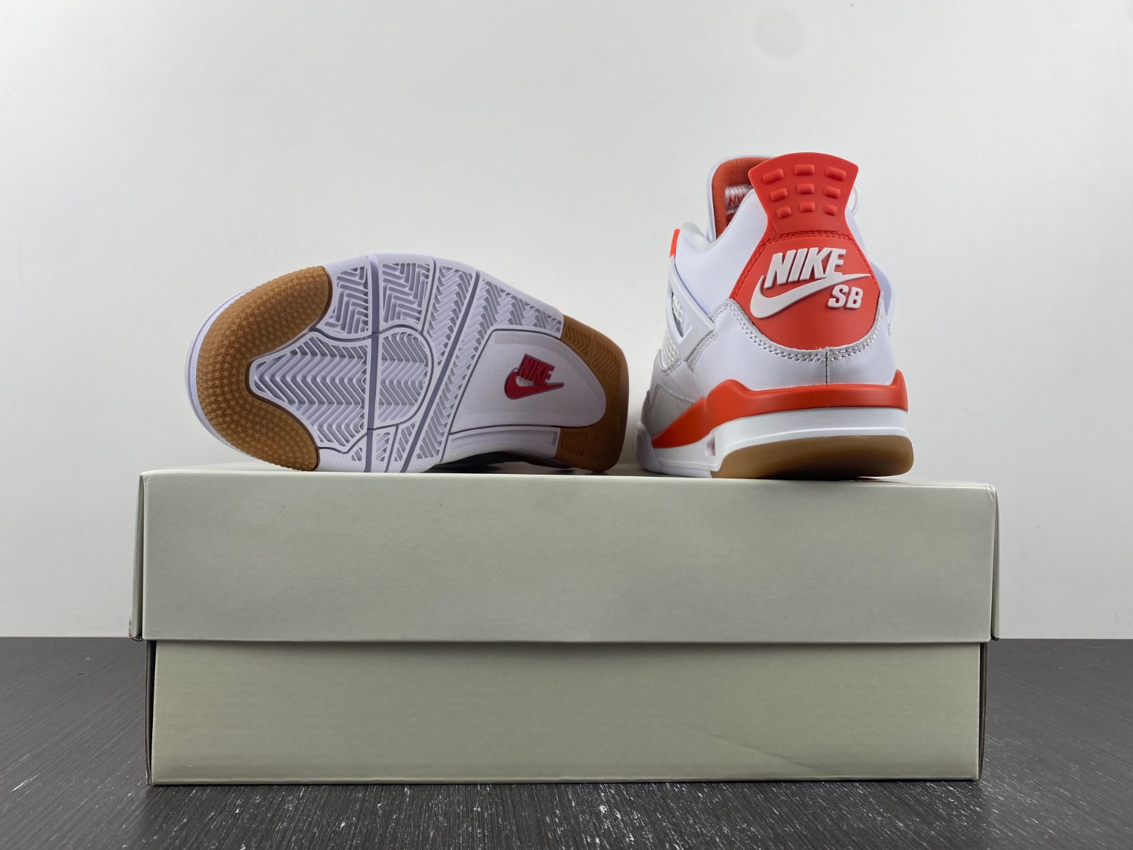 Air Jordan 4 “Orange Oreo” unreleased