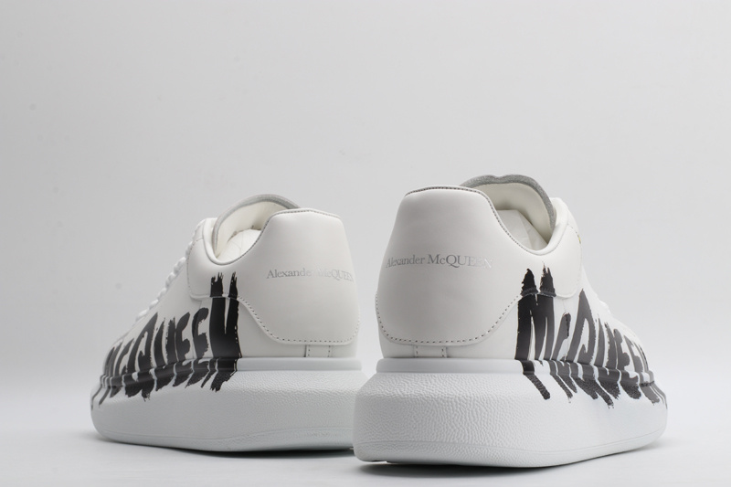MCQUEEN OVERSIZED SNEAKER
