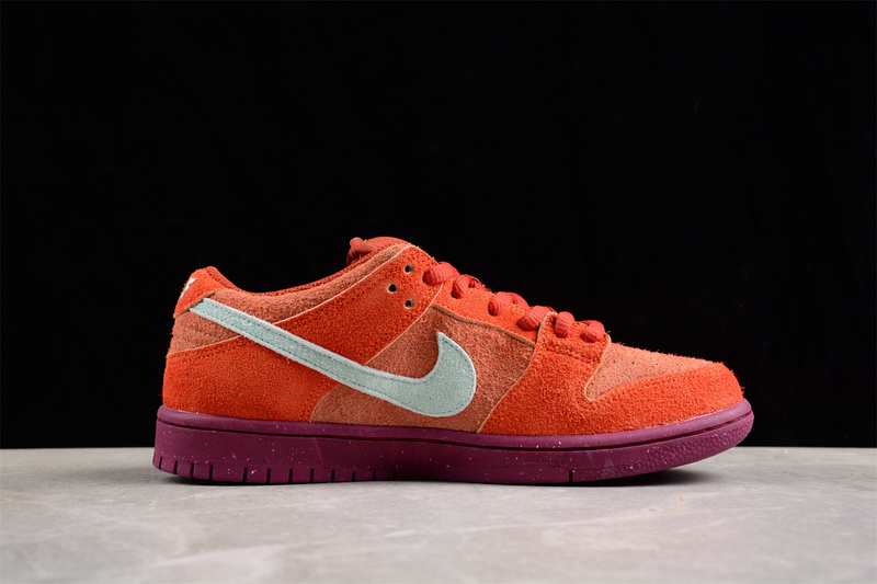 Nike SB Dunk Low