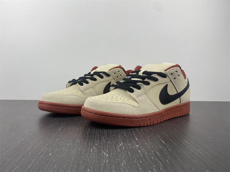 Nike SB Dunk Low Pro Hennessy - BQ6817-100