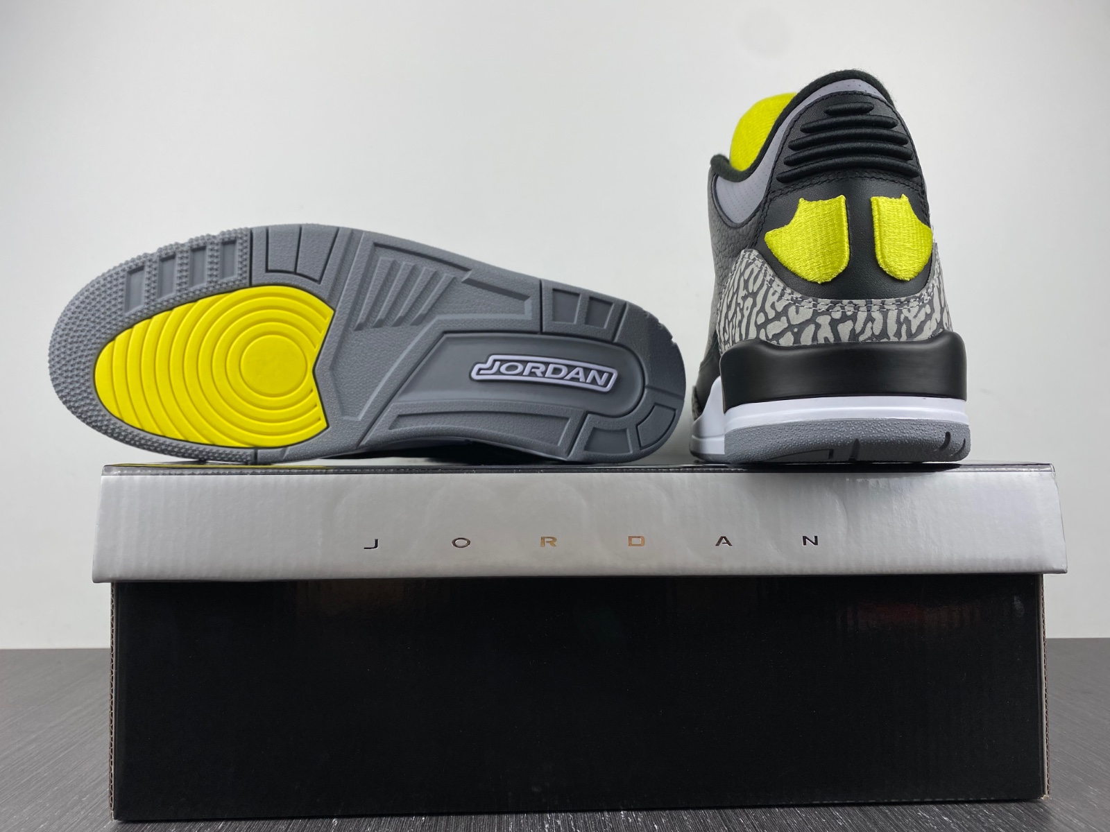 Air Jordan 3 Retro