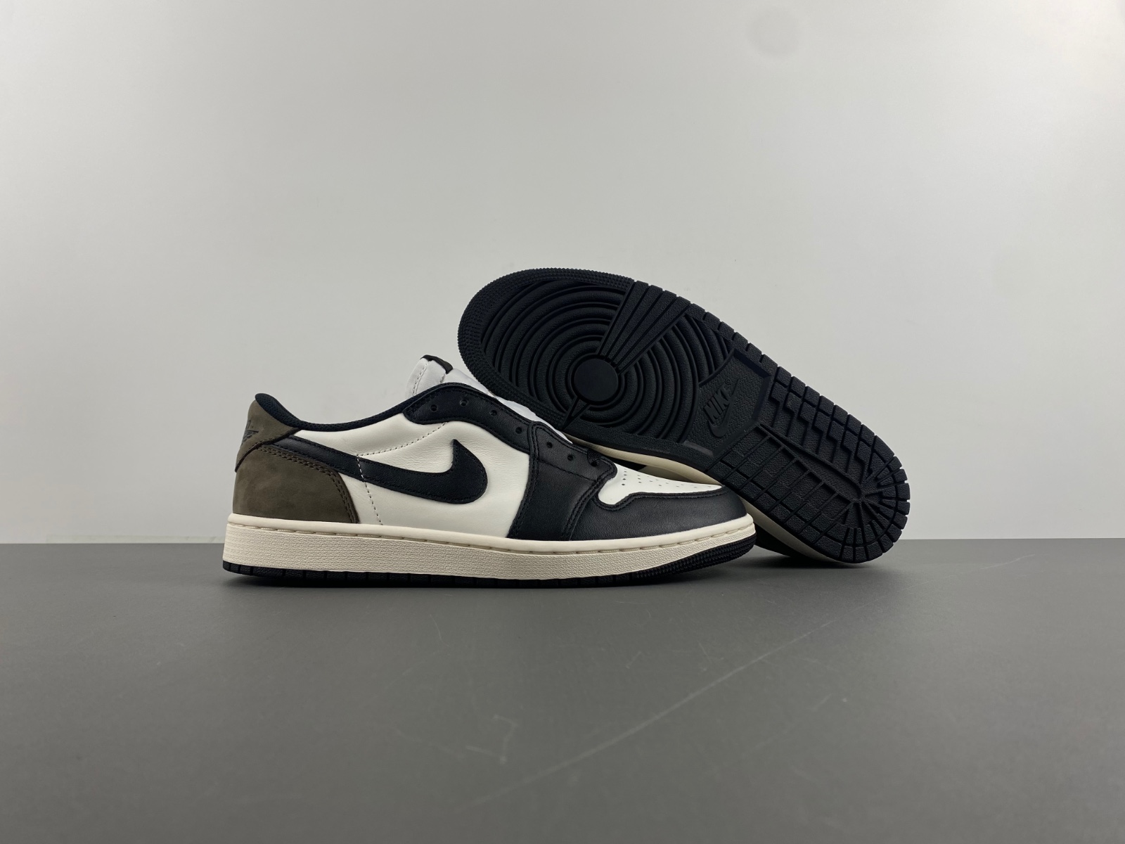 Air Jordan 1 Low OG “Mocha”    CZ0790-102