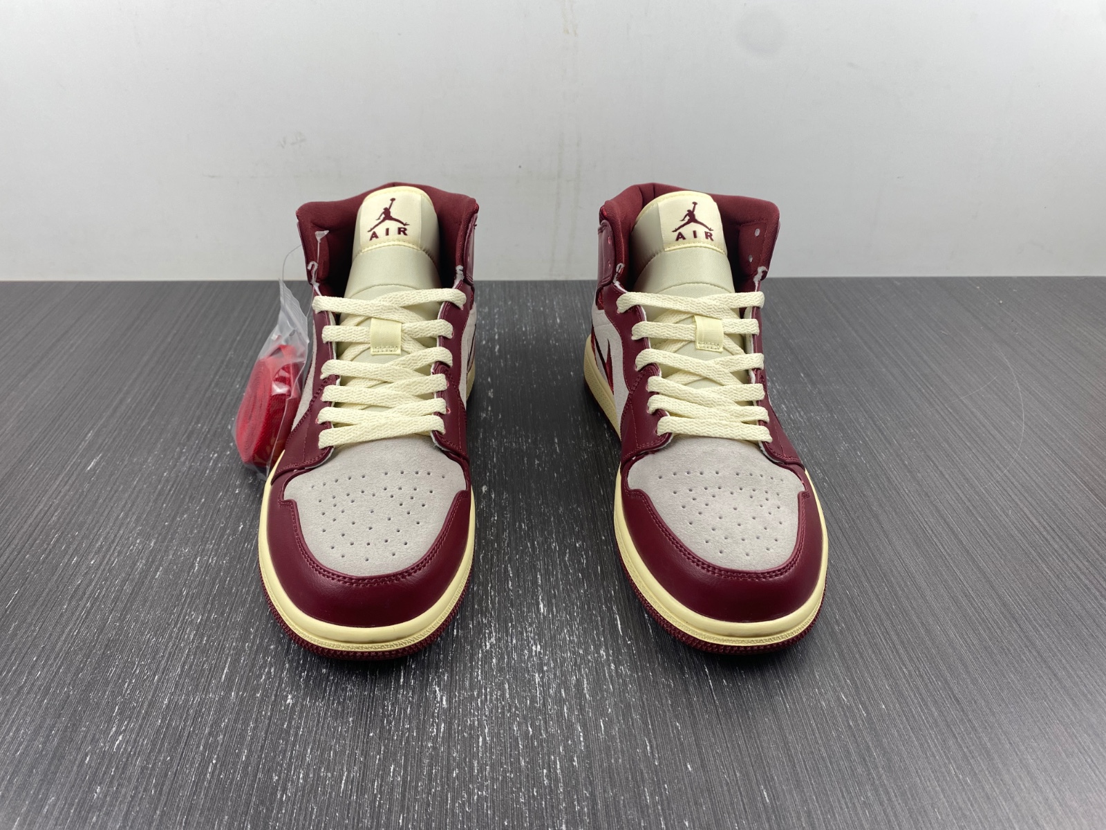 Air Jordan 1 Mid SE Wmns 