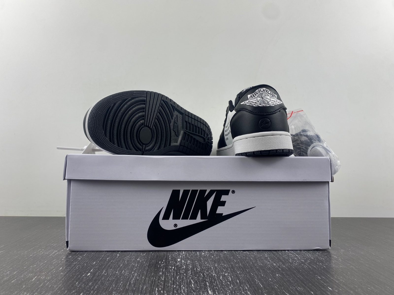 OFF-WHITE x Travis Scott x Air Jordan 1 custom