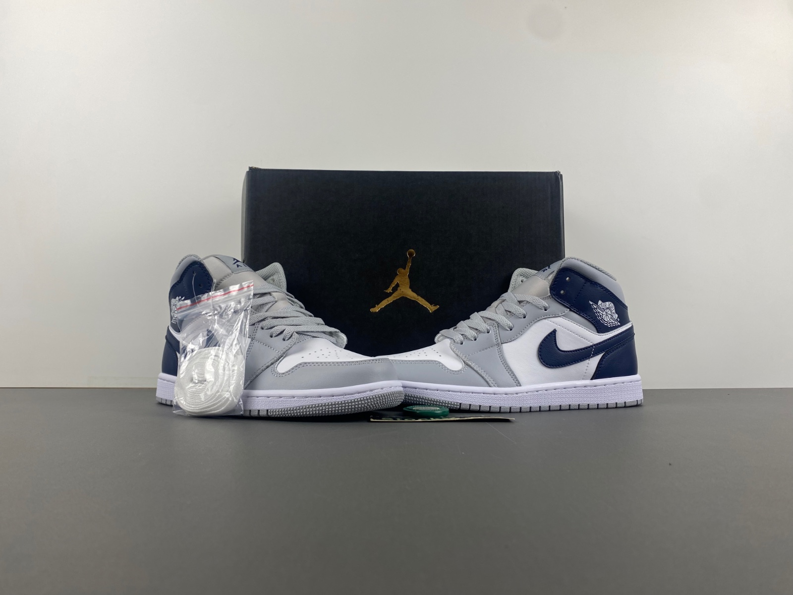 AIR JORDAN 1 MID SE "LEGEND PINK" GS SHOES   DQ8426-104