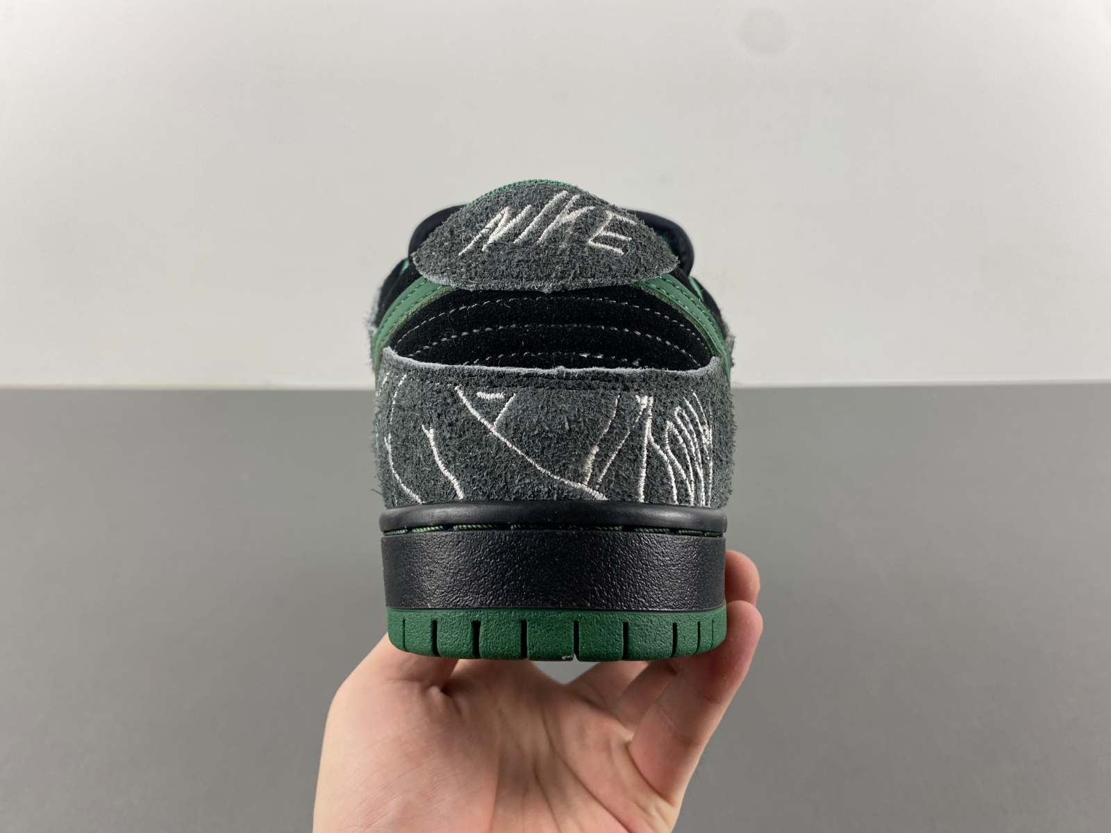There Skateboards x Nike SB Dunk Low   HF7743-001