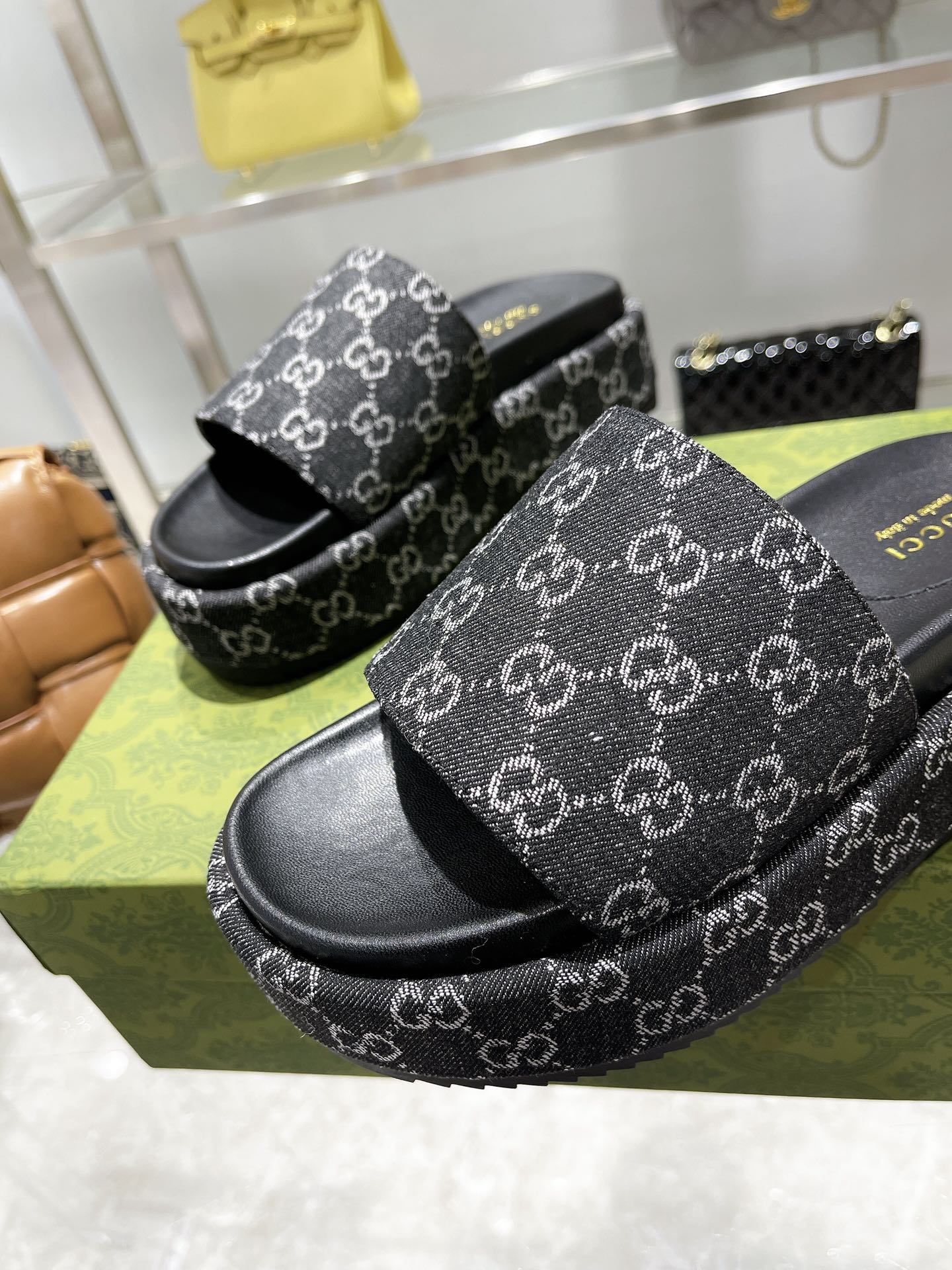 GUCCI WOMEN