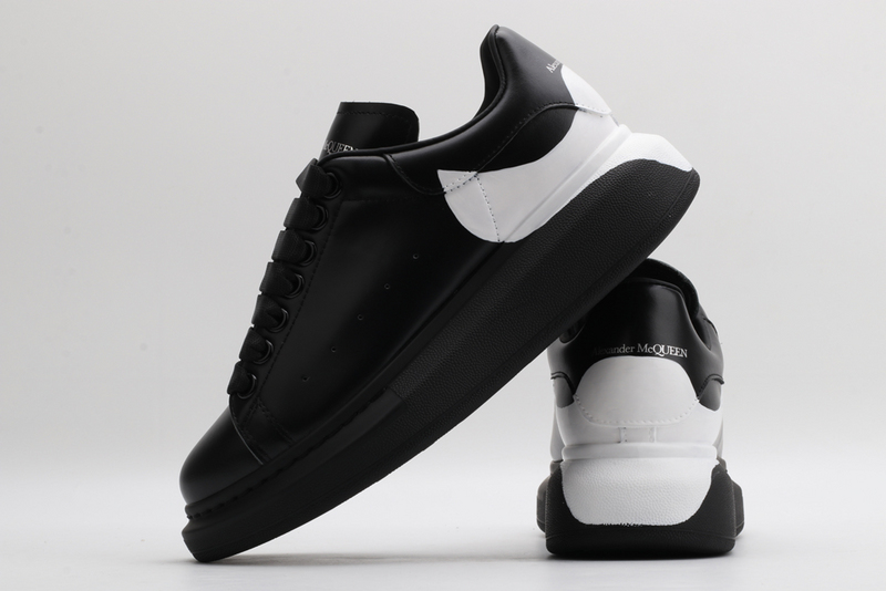 MCQUEEN OVERSIZED SNEAKER