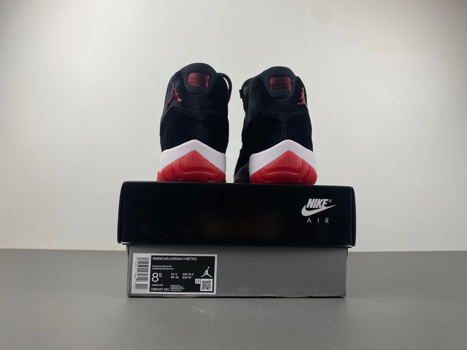 Air Jordan 11 WMNS “Bred Velvet”