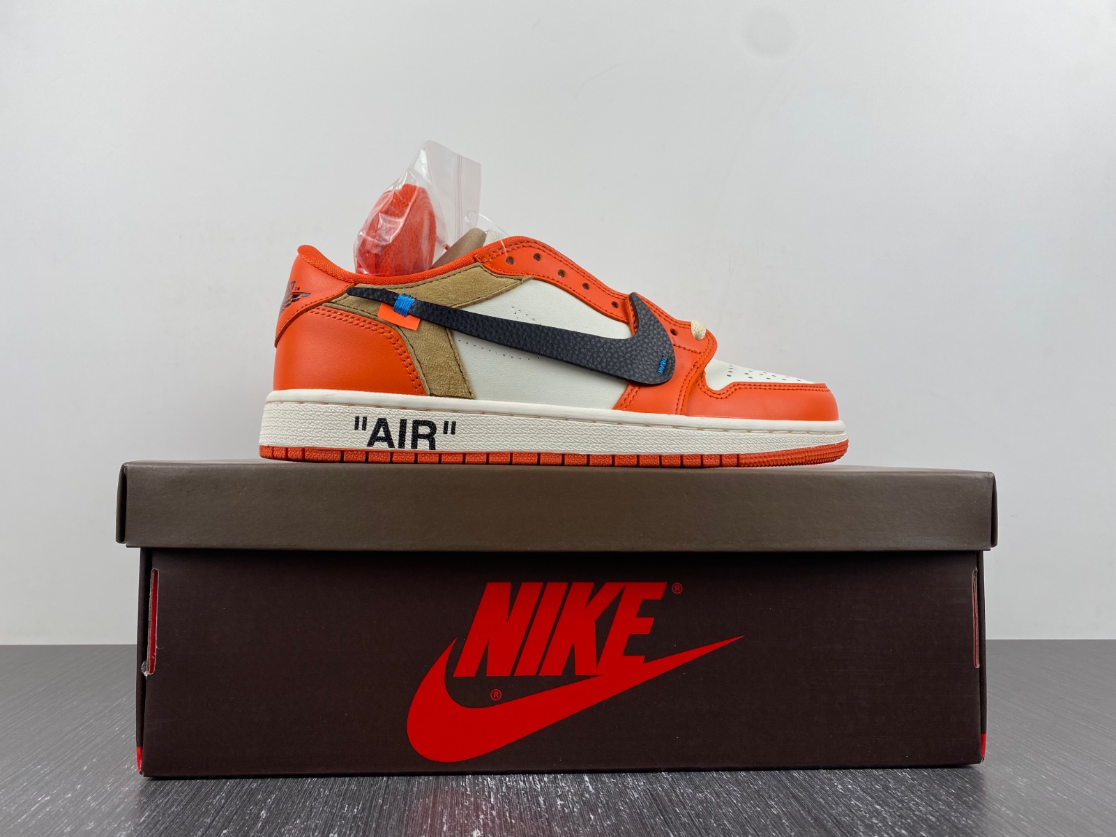 OFF-WHITE x Air Jordan 1 customize
