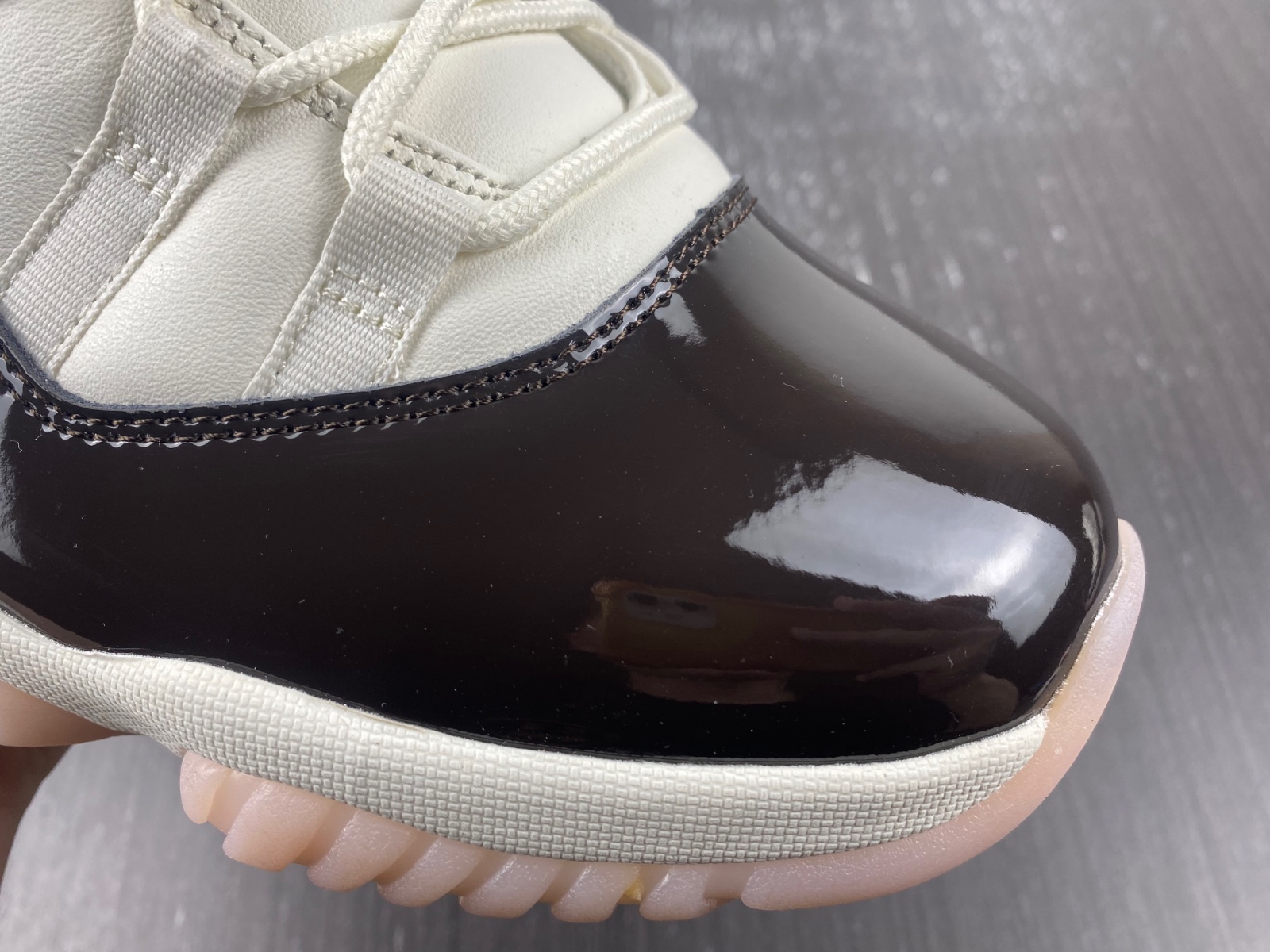 Air Jordan 11 "Neapolitan" AR0715-101