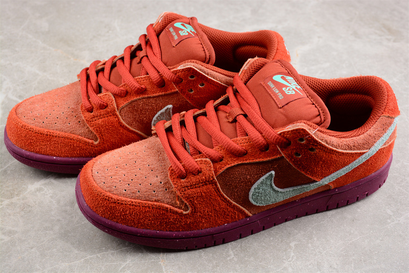 Nike SB Dunk Low