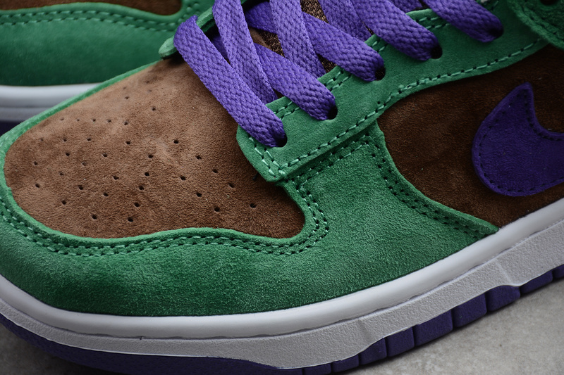 Original StrangeLove x Nike SB Dunk Low CT2552-700