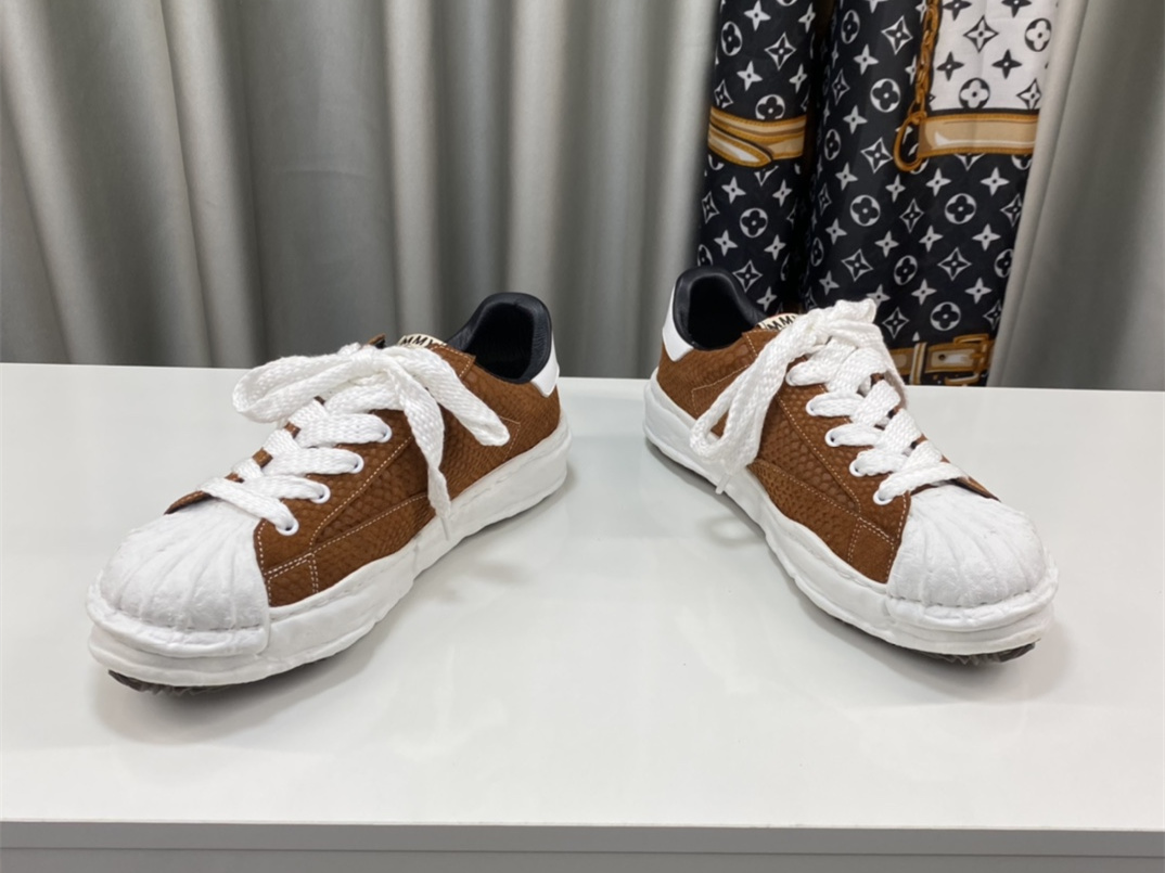 Maison Mihara Yasuhiro Low-Top Sneakers MMY-028