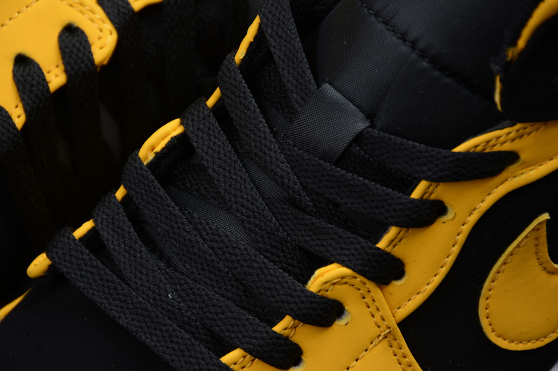Air Jordan 1 Retro Mid