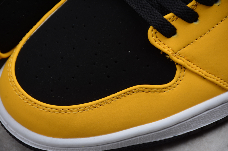 Air Jordan 1 Retro Mid