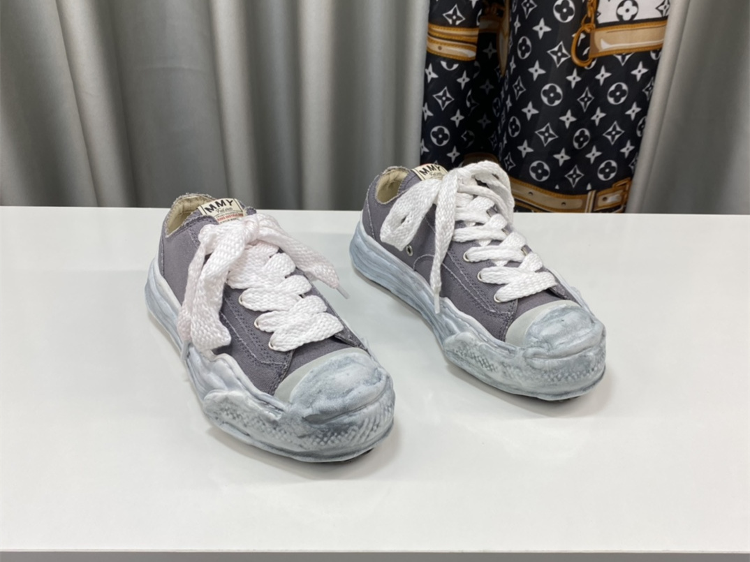 Maison Mihara Yasuhiro Low-Top Sneakers MMY-038