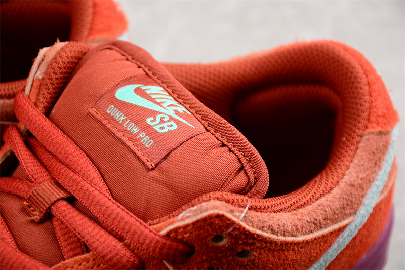Nike SB Dunk Low