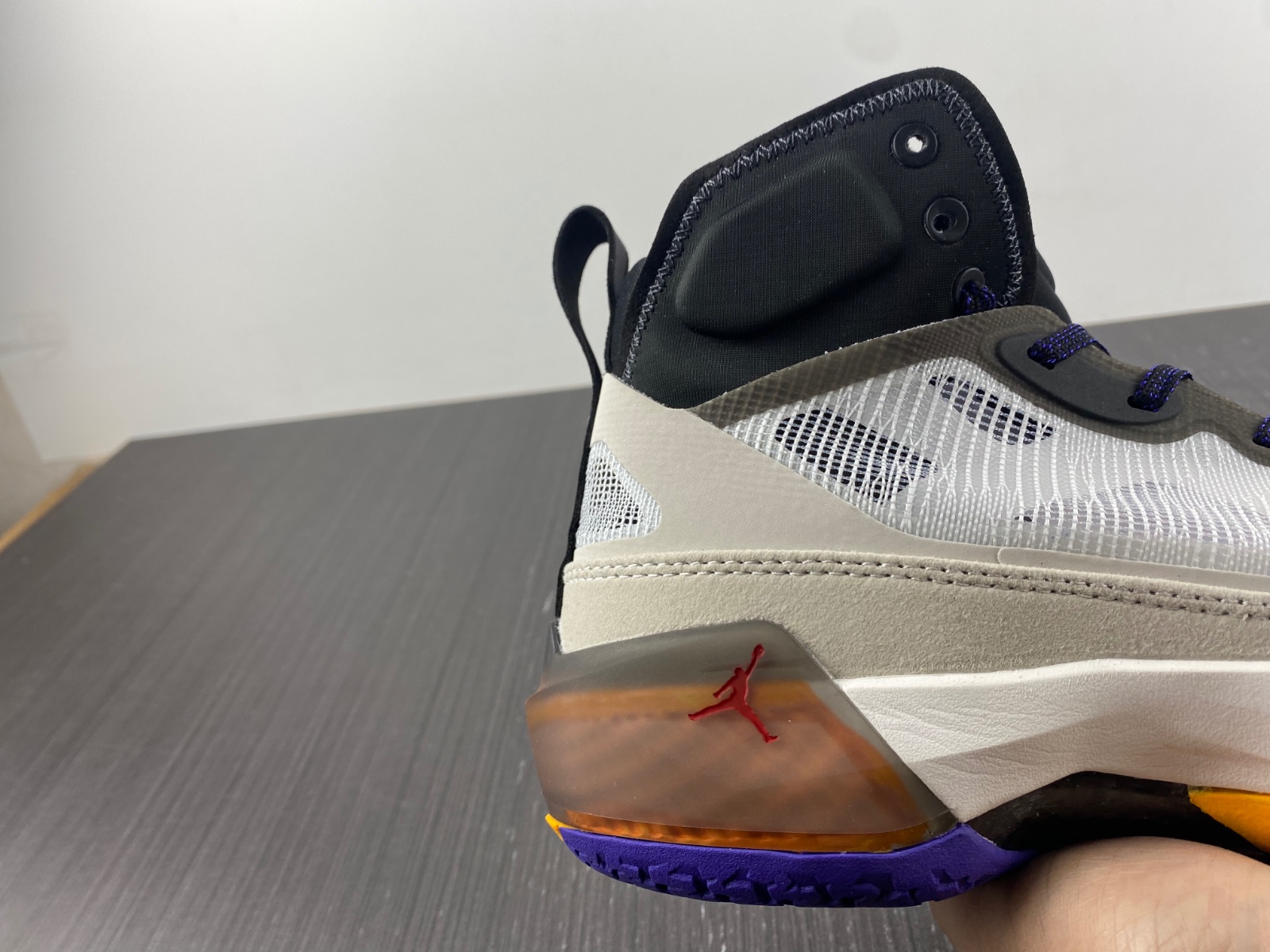 AIR JORDAN 37 