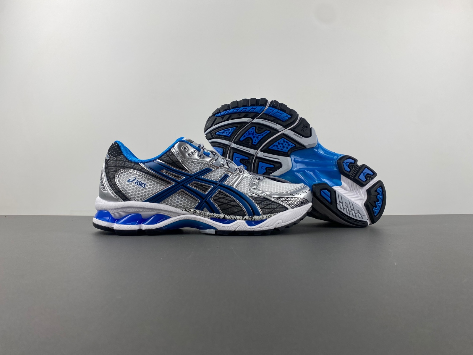 ASICS sneaker