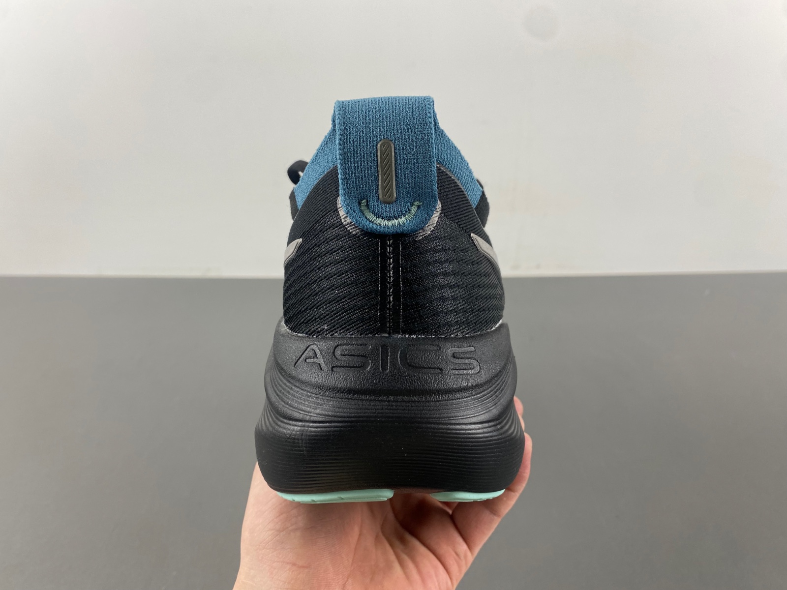 ASICS sneaker