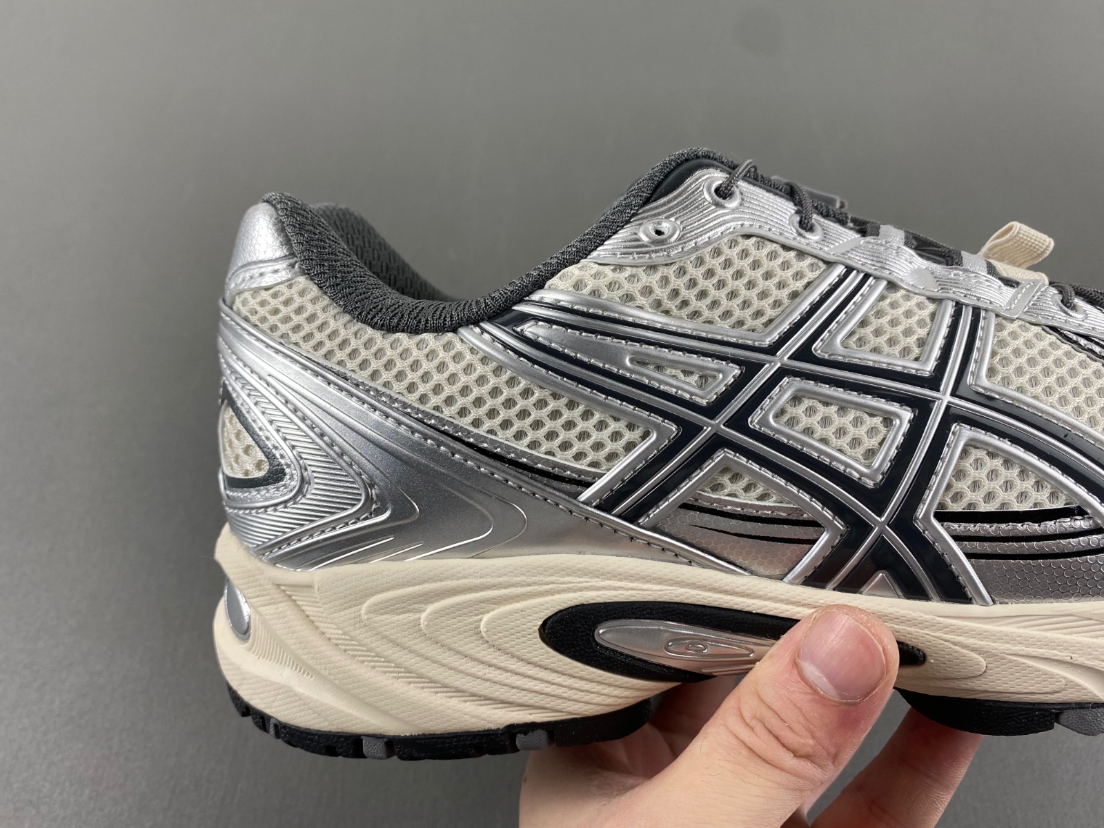 ASICS sneaker