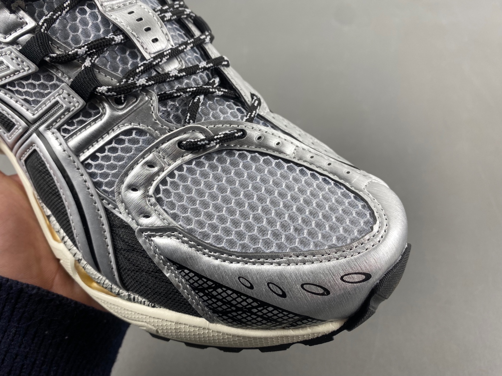 ASICS sneaker