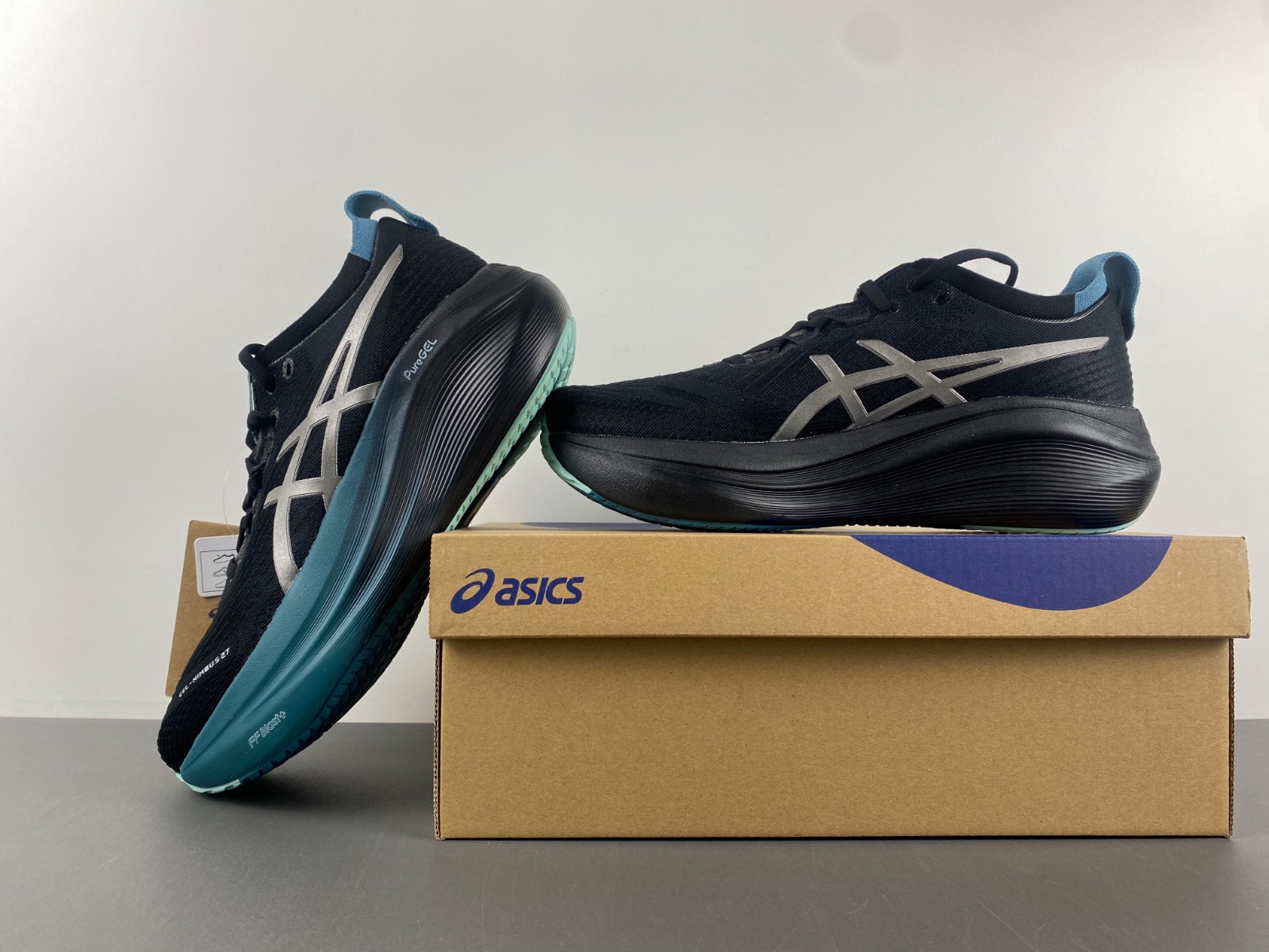 ASICS sneaker